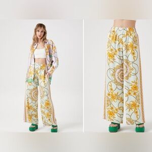 Forever 21 Floral & Chain Wide Leg Pant